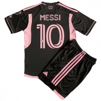 Billiga Inter Miami Lionel Messi #10 Barnkläder Borta fotbollskläder till baby 2023-24 Kortärmad (+ Korta byxor)